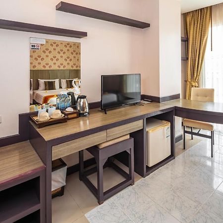 Malin Patong Hotel Bagian luar foto