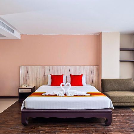 Malin Patong Hotel Bagian luar foto