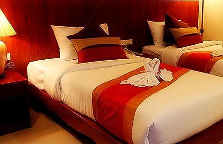 Malin Patong Hotel Bagian luar foto