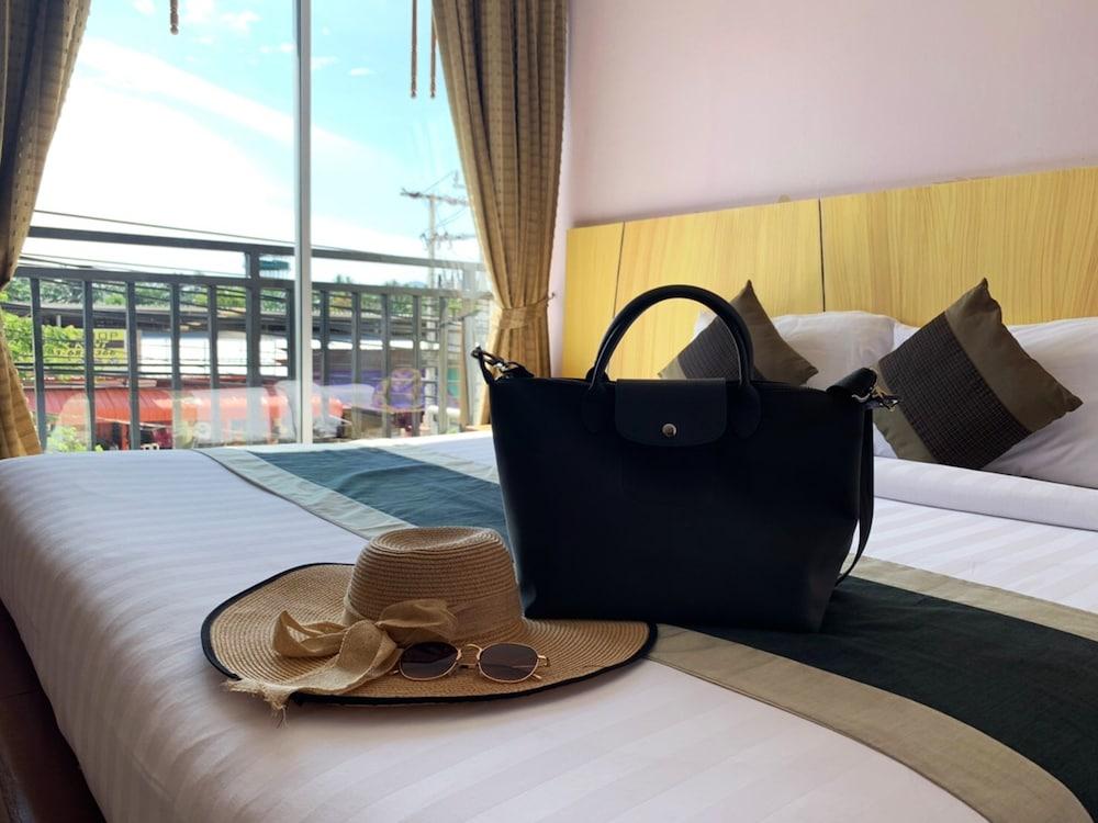 Malin Patong Hotel Bagian luar foto