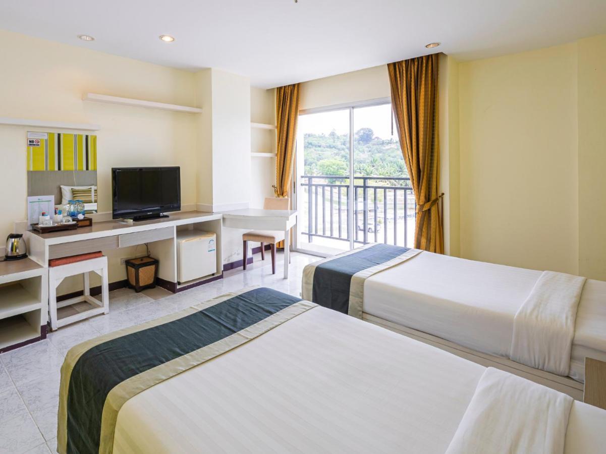 Malin Patong Hotel Bagian luar foto