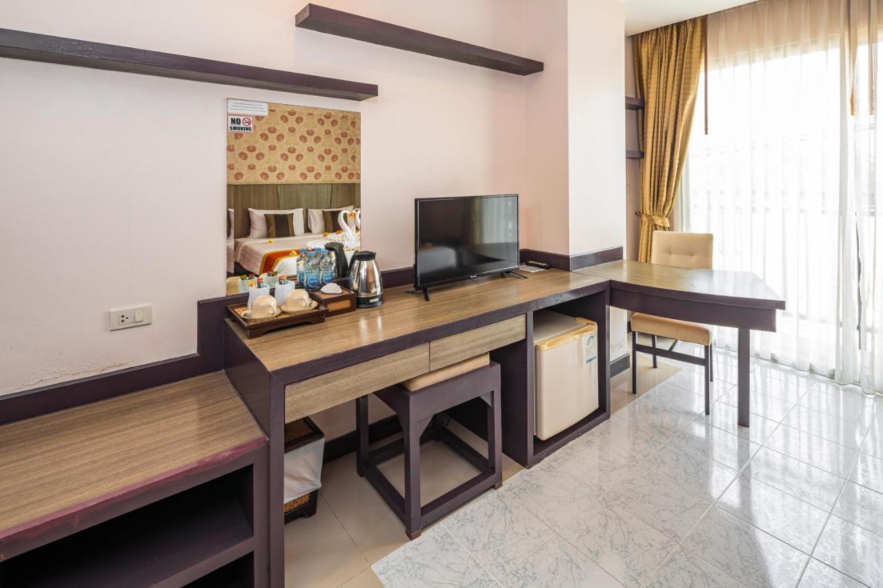 Malin Patong Hotel Bagian luar foto