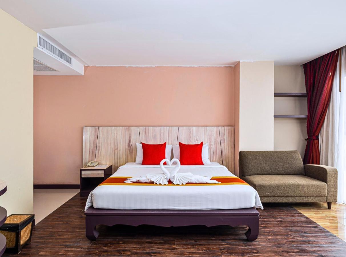 Malin Patong Hotel Bagian luar foto