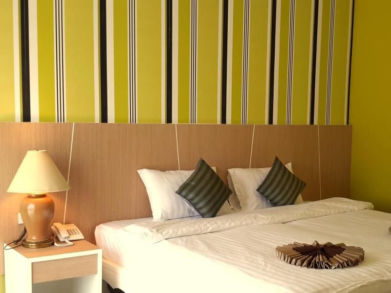 Malin Patong Hotel Bagian luar foto